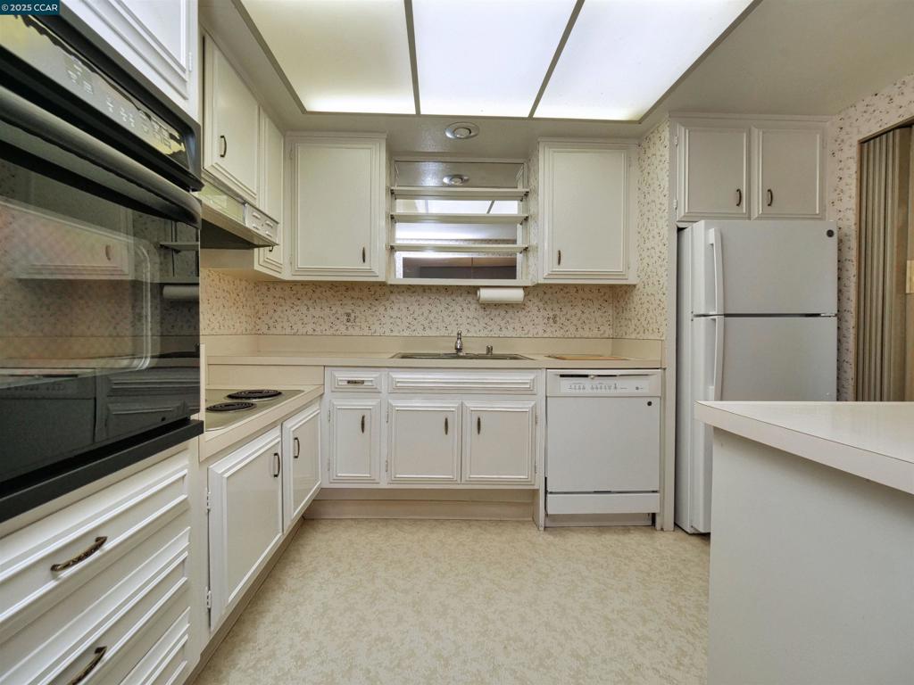 ROSSMOOR - Residential