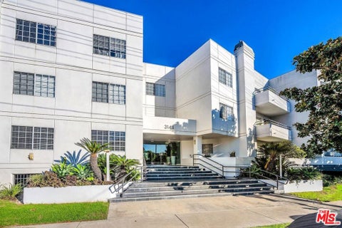 Photo of 3144 S Canfield Avenue, Los Angeles, CA 90034 (MLS # 26103187)