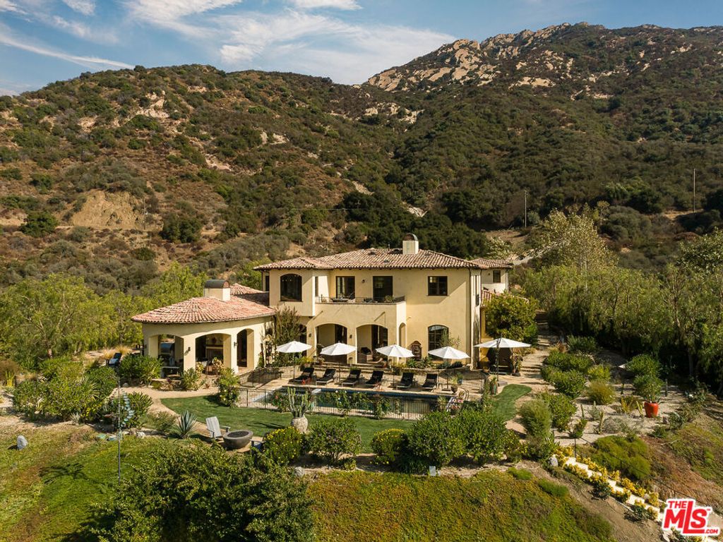 Photo of 1101 Cold Canyon Road, Calabasas, CA 91302 (MLS # 25624095)