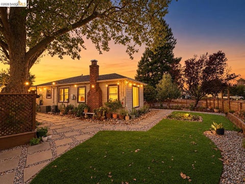 Photo of 21367 Rizzo Ave, Castro Valley, CA 94546 (MLS # 41147368)