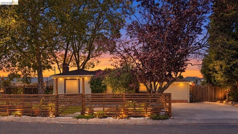 Photo of 21367 Rizzo Ave, Castro Valley, CA 94546 (MLS # 41147368)