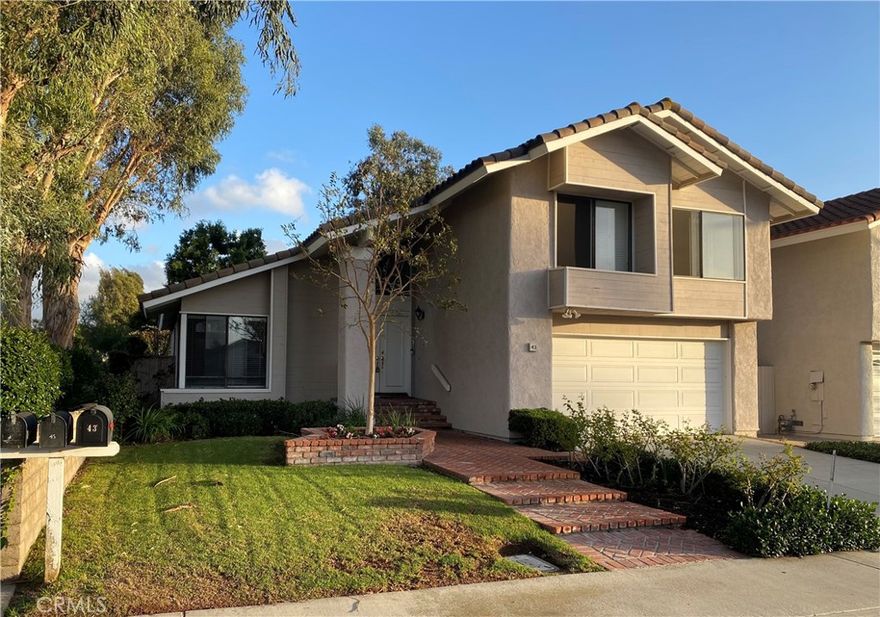 Beautiful 2-story home on quite cul-de-sac with private location next to greenbelt. Remodeled 4 years ago with new kitchen & wetbar, granite counters, double-paned windows, newer flooring, brush-nickel fixtures throughout, much more! Great large & private rear yard. Enjoy the community parks & pools, along with the award winning Irvine Schools.