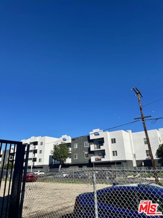 10821 Magnolia Boulevard