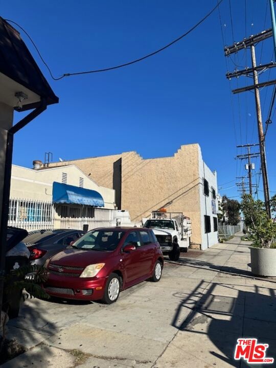 10821 Magnolia Boulevard