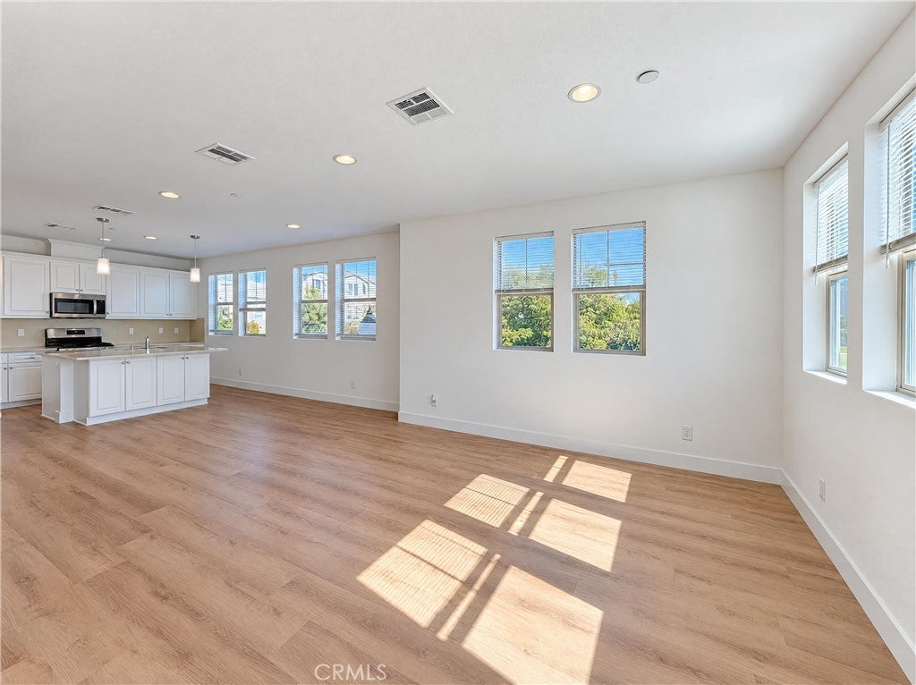 14114 W Pine