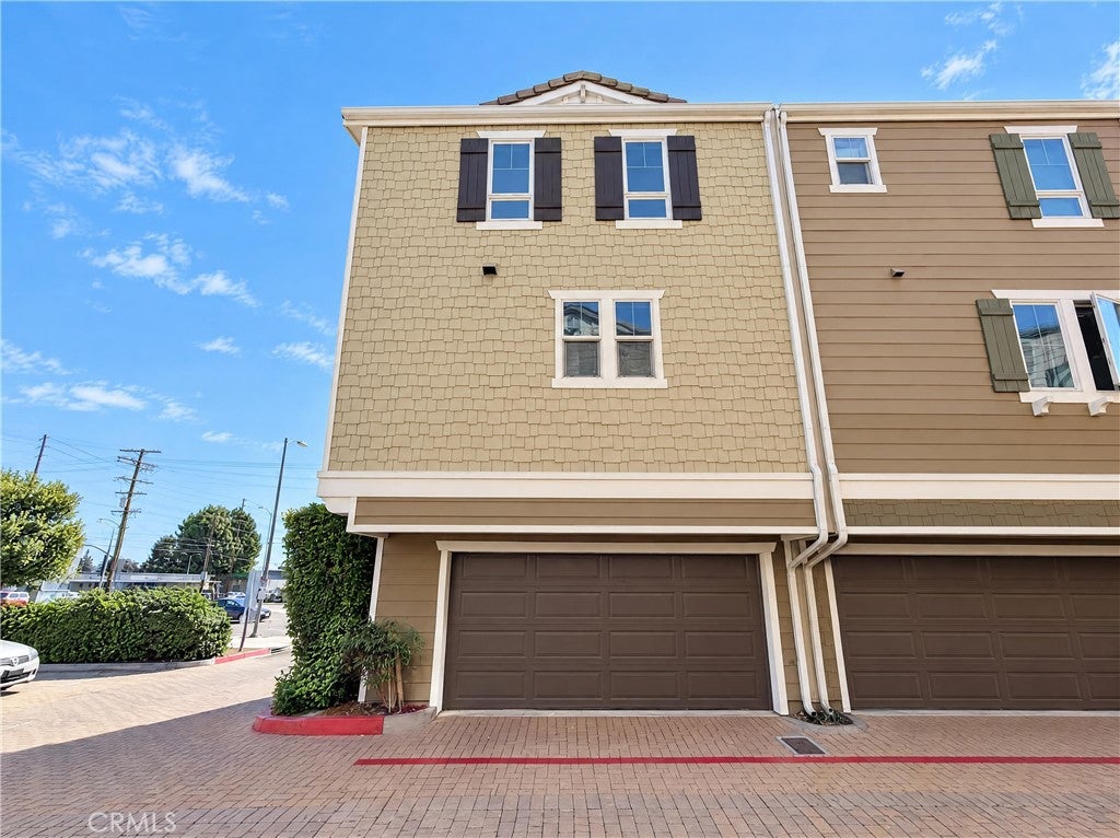 14114 W Pine