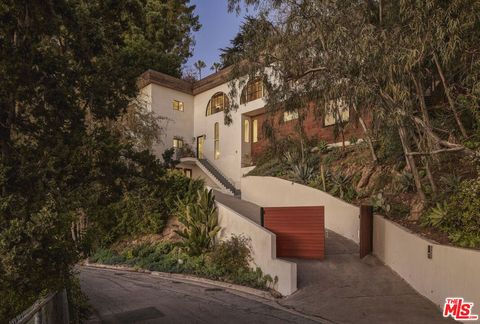 Photo of 2039 N Gramercy Place, Los Angeles, CA 90068 (MLS # 26640079)