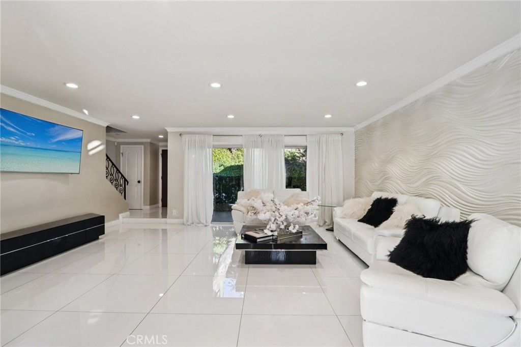 Photo of 7825 Via Cassano, Burbank, CA 91504 (MLS # SR25250615)