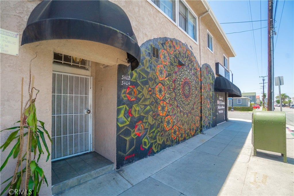 1090 Redondo