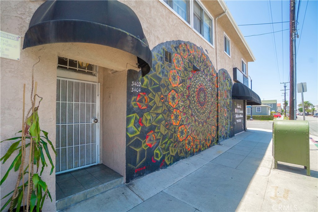 1090 Redondo