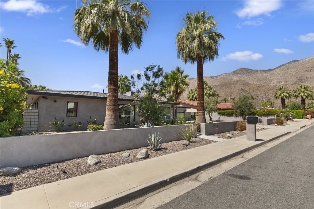 675 E Mesquite Avenue