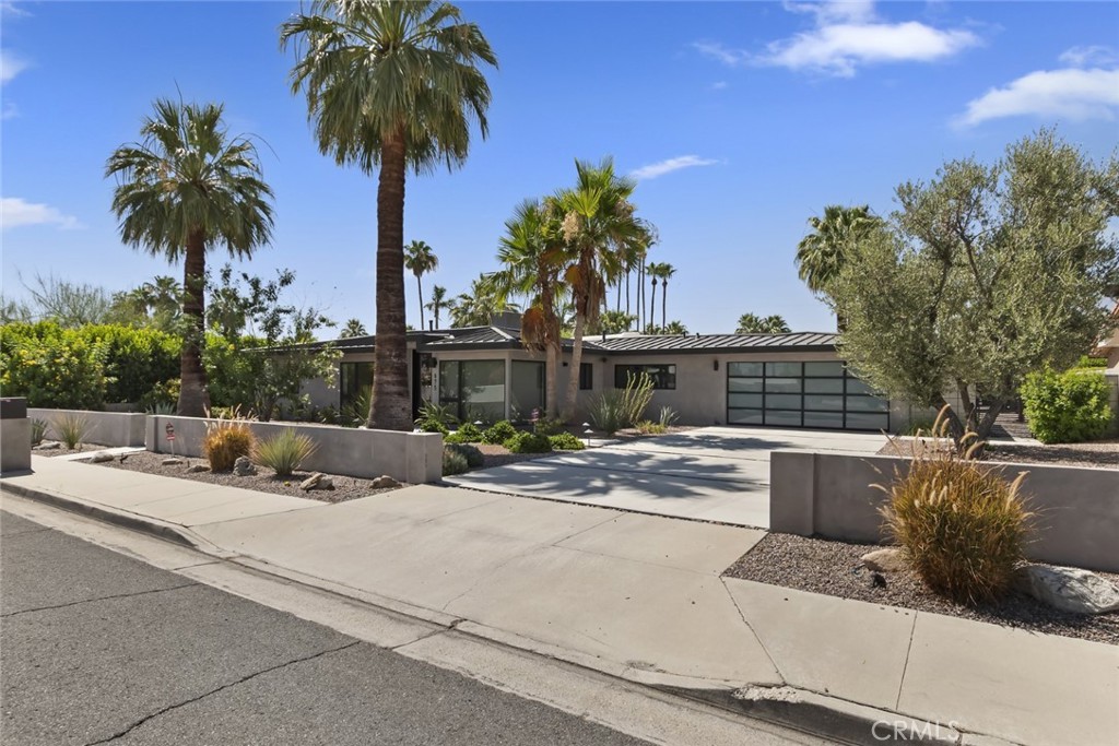 675 E Mesquite Avenue