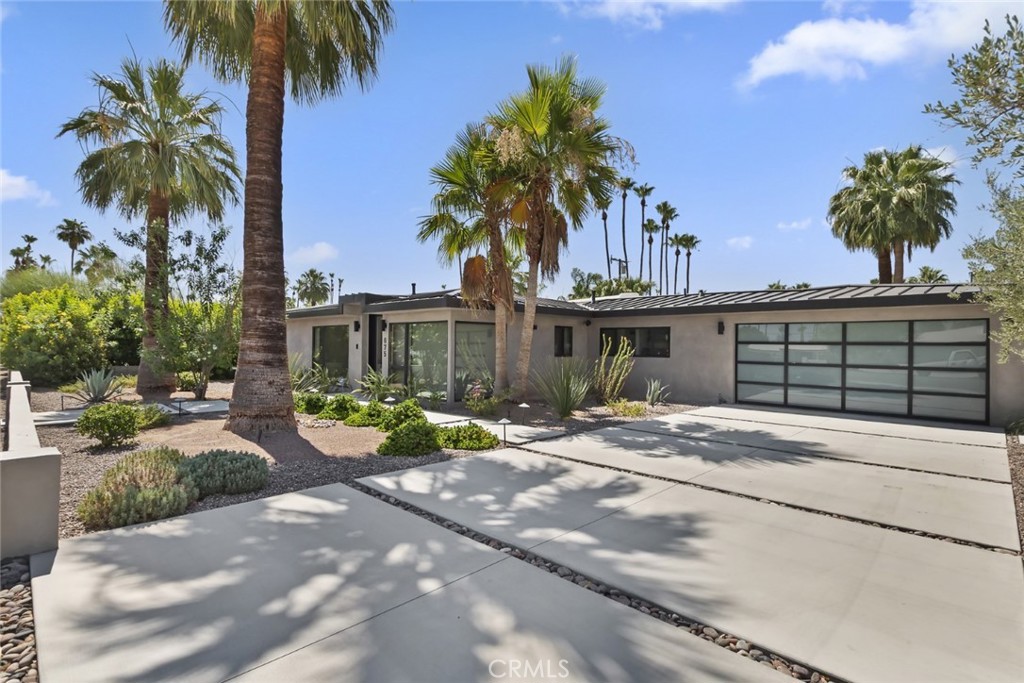 675 E Mesquite Avenue