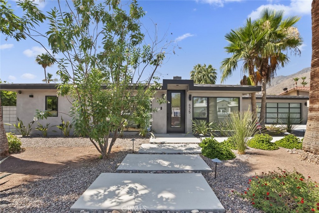 675 E Mesquite Avenue