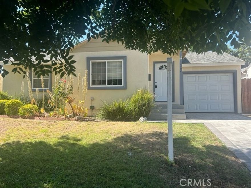 Fantastic and bright  remodeled home in heart of Encino close to all.Kitchen was remodeled recently with cherry color cabinets and granite counter tops plus new appliances.Large Master bedroom has walk in closet and full bath.nice family room with high ceilings opens to large yard and beautiful deck.