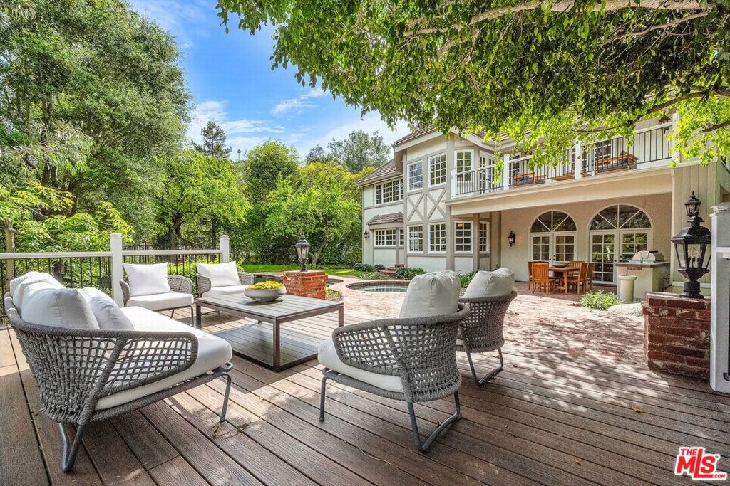 Photo of 3225 Iredell Lane, Studio City, CA 91604 (MLS # 26988537)