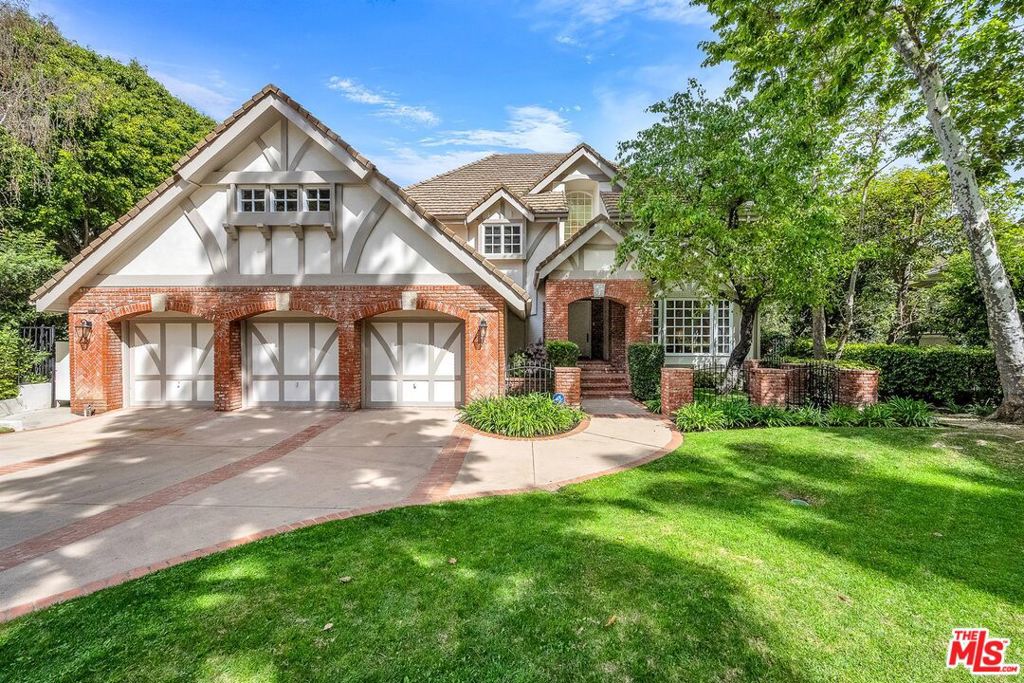 Photo of 3225 Iredell Lane, Studio City, CA 91604 (MLS # 26988537)