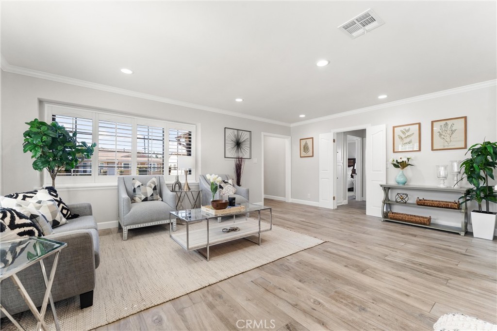 6557 E Walkerton Street