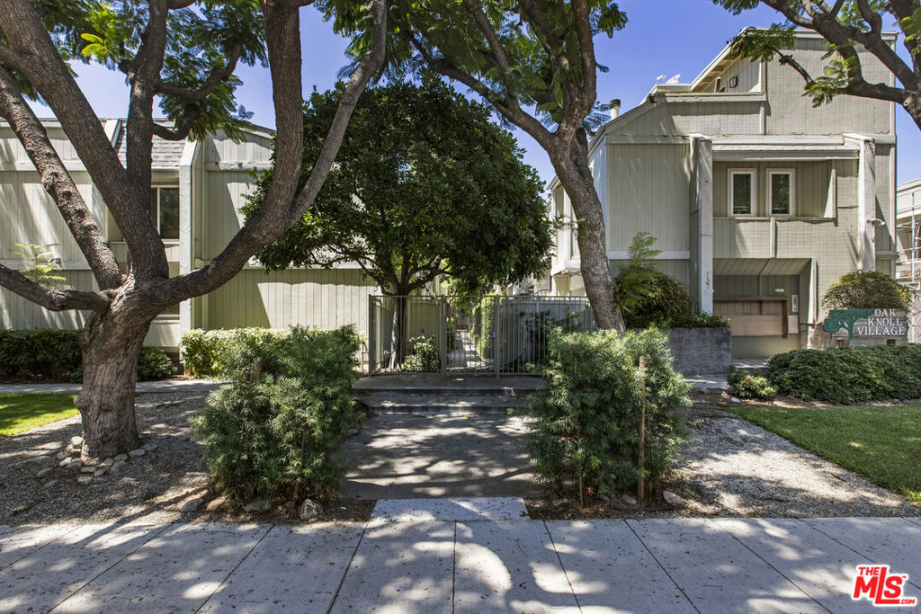 137 N Oak Knoll Avenue 14