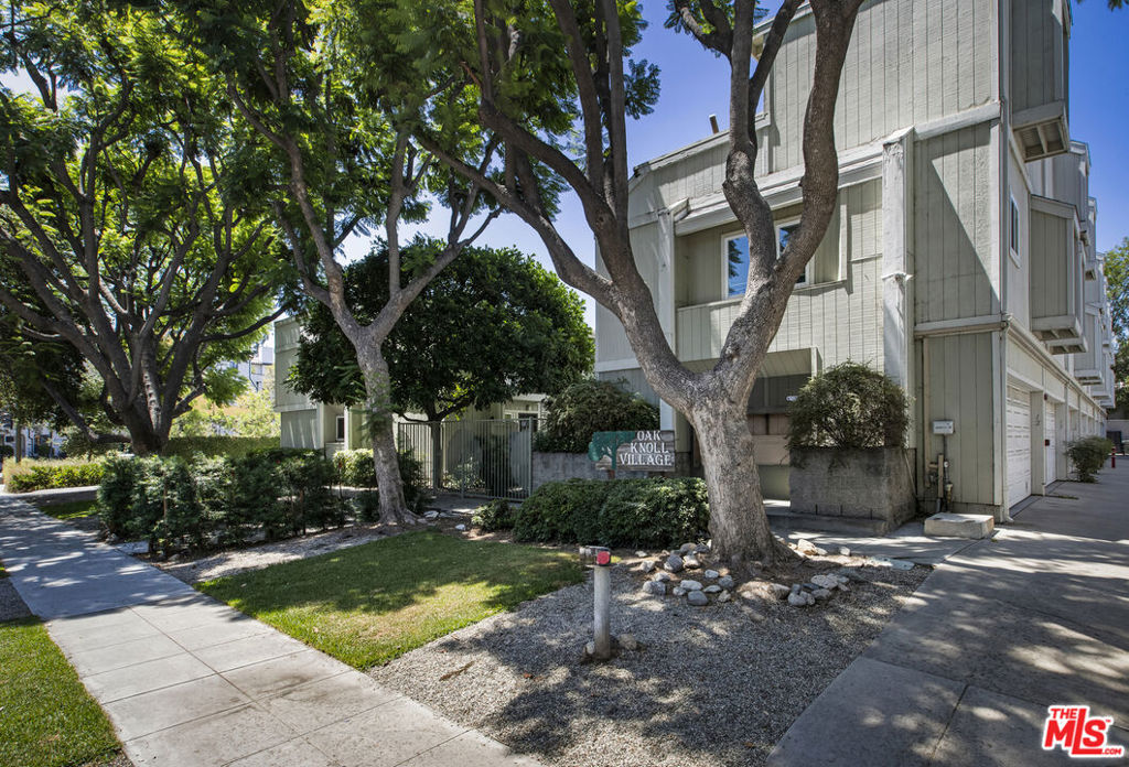 137 N Oak Knoll Avenue 14