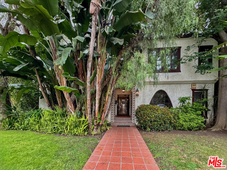 340 N Oakhurst Drive 102