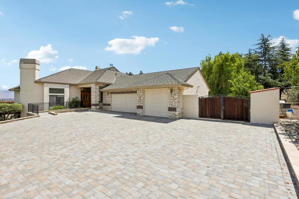 275 Nicholson Drive
