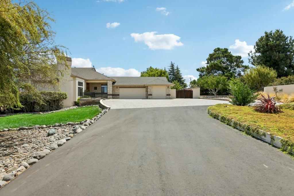 275 Nicholson Drive