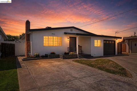 Photo of 752 Castle Ct Ct, Brentwood, CA 94513 (MLS # 41140156)
