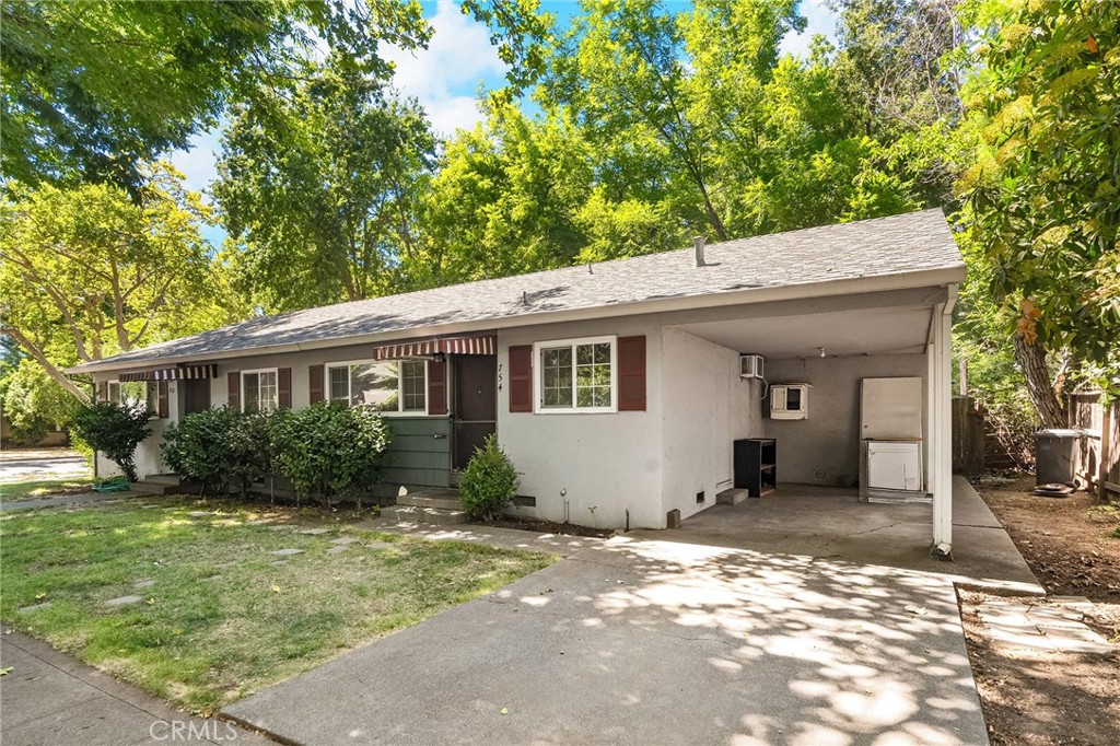 752 E 6th Street