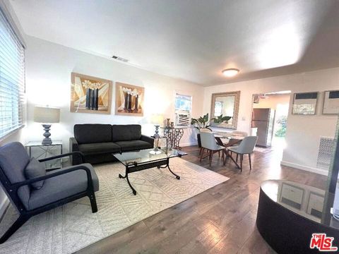Photo of 2429 Mckinley Avenue, Venice, CA 90291 (MLS # 25598517) Photo of 2429 Mckinley Avenue, Venice, CA 90291 (MLS # 25598517)