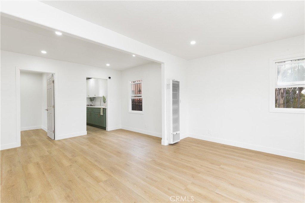 3477 W 71st