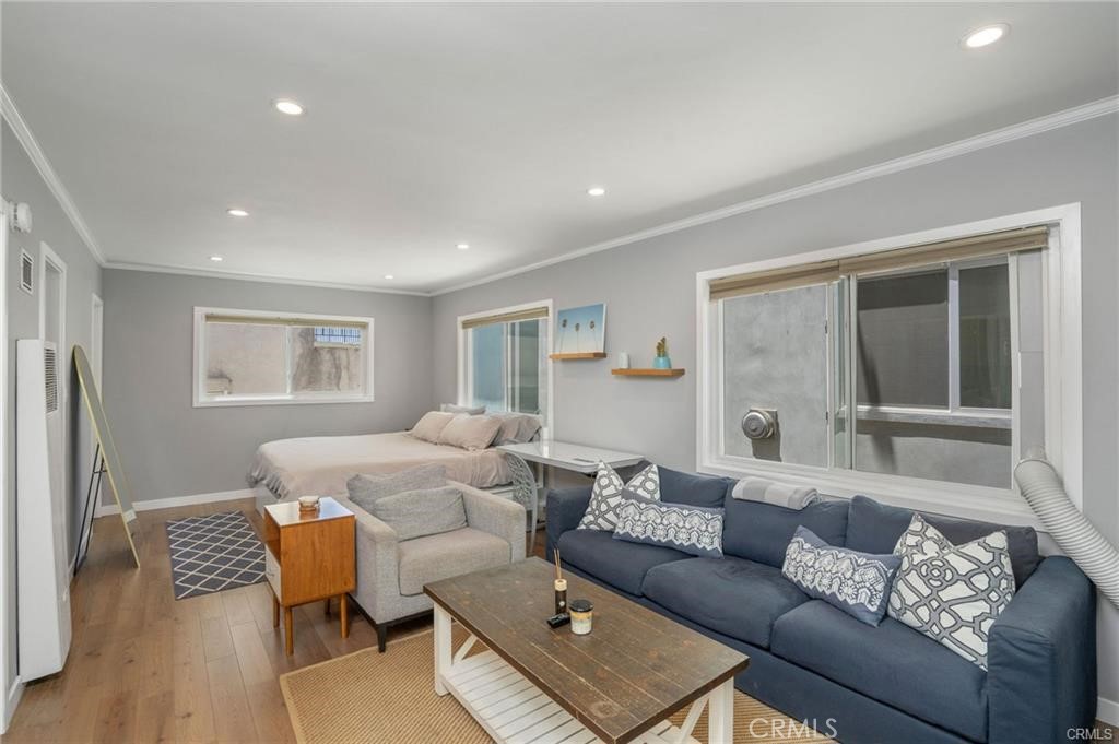 Turnkey Manhattan Beach Studio – One Block from the Sand!
Live the ultimate coastal lifestyle in this fully renovated and FURNISHED studio just steps from the beach. Located in the heart of Manhattan Beach, this open-concept unit features a modern kitchen with new appliances, renovated bathroom, King-size bed, and in-unit washer & dryer. Includes two parking spaces—one in the garage, one in the driveway. Walk to beachfront cafes, boutique shops, and top-rated restaurants. 203 41st Street offers the perfect blend of comfort, convenience, and coastal charm.