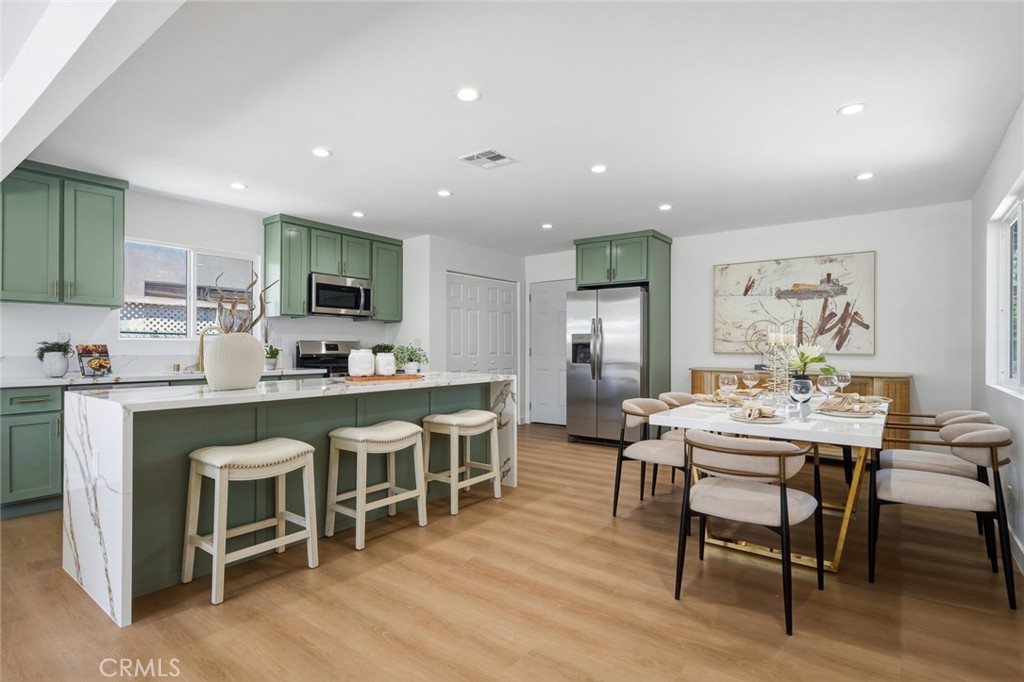 2414 S Poplar