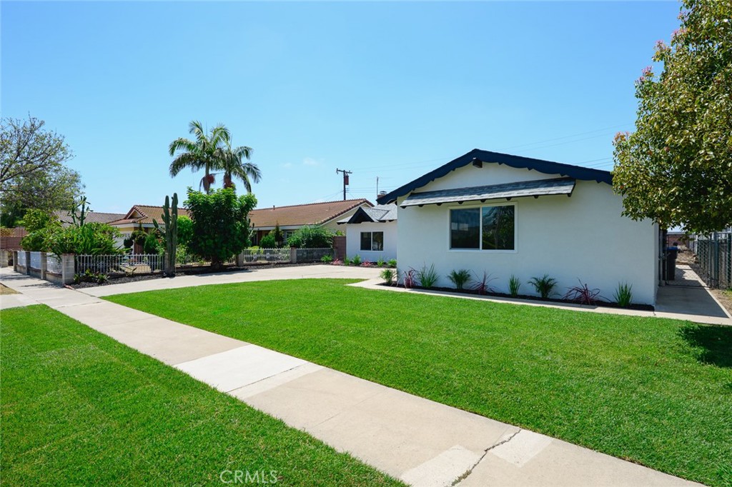 2414 S Poplar