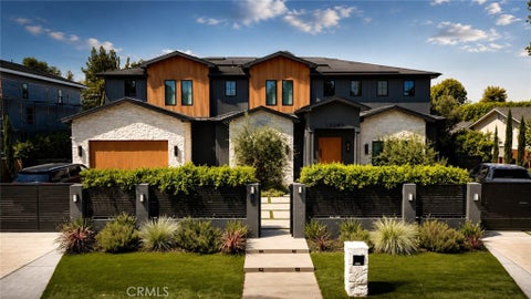 Photo of 23133 Oxnard ST, Woodland Hills, CA 91367 (MLS # SR26221900)