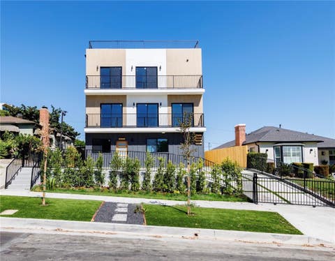 Photo of 1332 S Longwood Avenue #1, Los Angeles, CA 90019 (MLS # BB26158746)