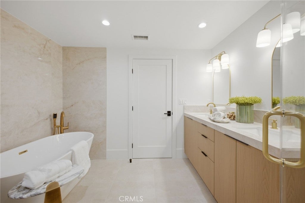 539 Vista Flora, Newport Beach CA 92660 - Photo 25