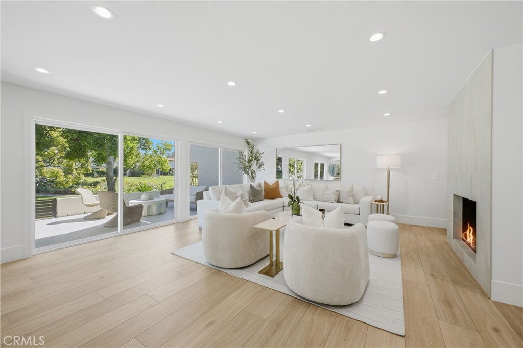 539 Vista Flora, Newport Beach CA 92660 - Photo 11
