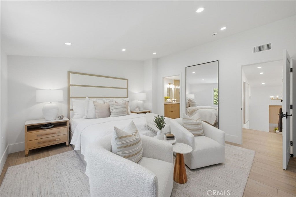 539 Vista Flora, Newport Beach CA 92660 - Photo 23