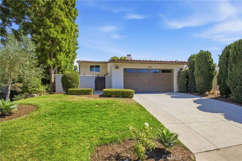 Photo of 539 Vista Flora, Newport Beach, CA 92660 (MLS # OC26131822)