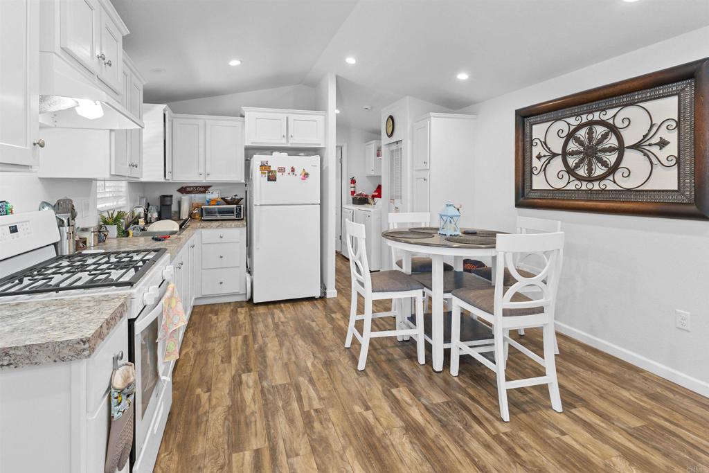 3221 Bancroft Drive 25