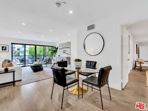 Photo of 725 N Alfred Street #107, Los Angeles, CA 90069 (MLS # 25576677) Photo of 725 N Alfred Street #107, Los Angeles, CA 90069 (MLS # 25576677)