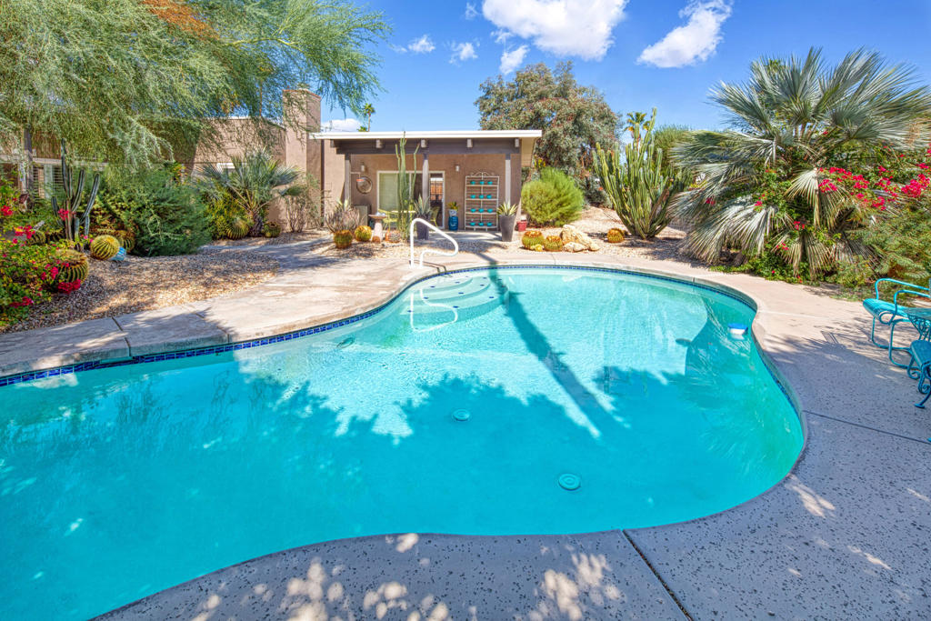 Racquet Club East - Residential