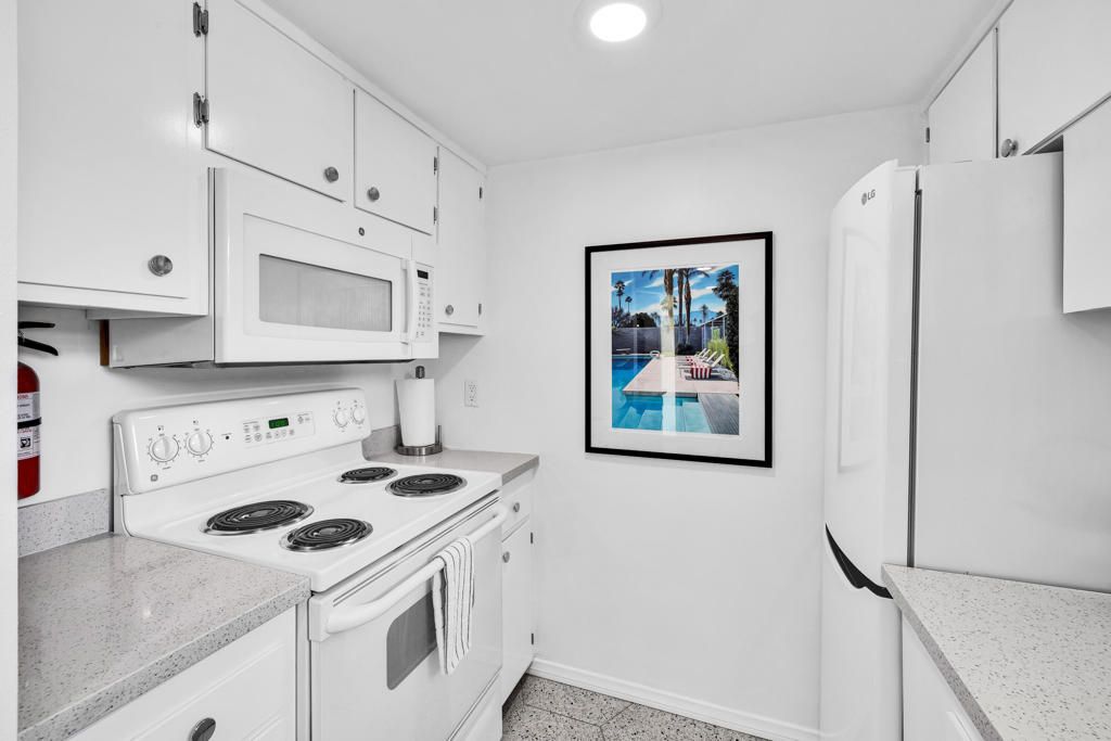 listing image 130728599816050967229