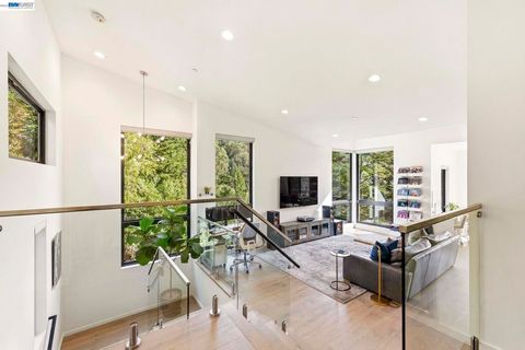 Photo of 45 Homeglen Ln Ln, Oakland, CA 94611 (MLS # 41130530)