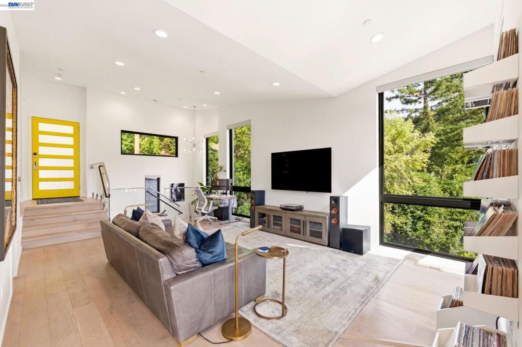 45 Homeglen Ln