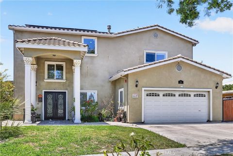 Photo of 1241 N Studebaker RD, Long Beach, CA 90815 (MLS # PW26114423)