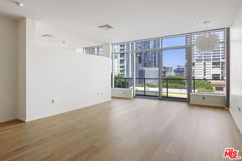 Photo of 1155 S Grand Avenue #508, Los Angeles, CA 90015 (MLS # 26742663)