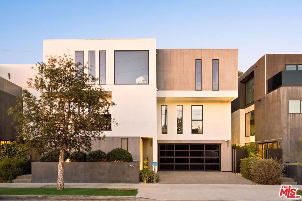 Photo of 1900 Penmar Avenue, Venice, CA 90291 (MLS # 25584147)