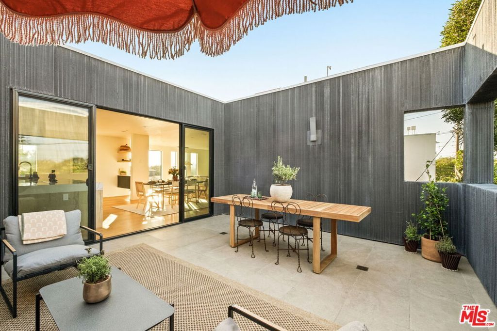 Photo of 1900 Penmar Avenue, Venice, CA 90291 (MLS # 25584147)